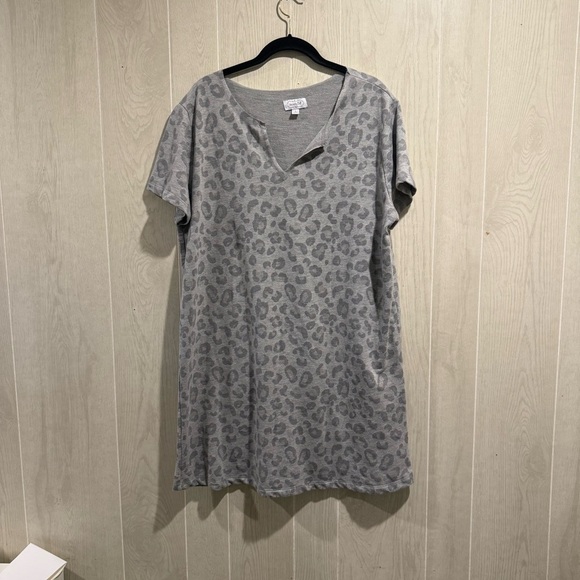 Mud Pie Dresses & Skirts - Mud Pie Gray Leopard Print T-Shirt Dress Size L